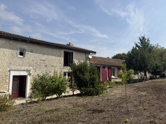 Charming Village House with Flexible Accommodation for sale for 158,000&euro; in Charente, Poitou-Charentes