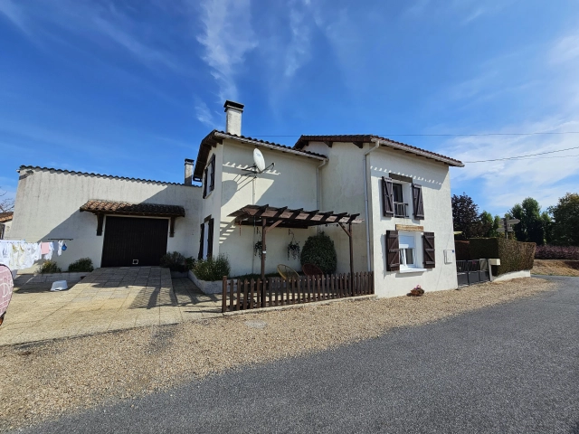Lock-Up-and-Leave Living with Room to Grow for sale for 130,800&euro; in Charente, Poitou-Charentes