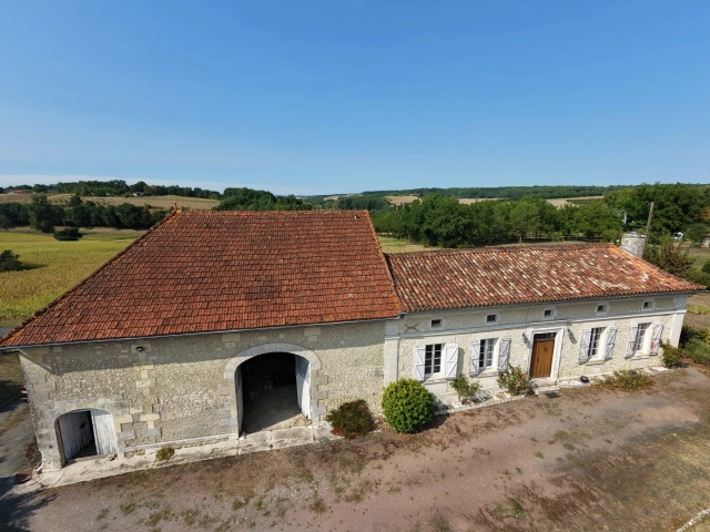 Charming stone property with barn and covered terrace for sale for 250,000&euro; in Charente, Poitou-Charentes