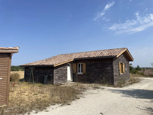 Charming Wooden house close to Villereal for sale for 160,500&euro; in Lot-et-Garonne, Aquitaine