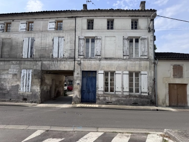 3 Bedroom(s) - 1 Bathroom(s) - 80m² land for sale in Charente, Poitou-Charentes, France - FrenchPropertyPortal.com Stone townhouse in Jarnac requiring renovation for sale for 89,999€ in Charente, Poitou-Charentes