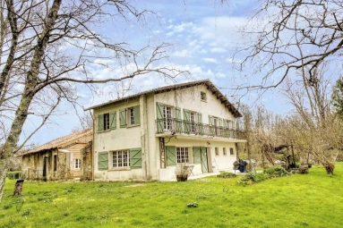 4 Bedroom(s) - 2 Bathroom(s) - 4,608m² land for sale in Charente, Poitou-Charentes, France - FrenchPropertyPortal.com Unique riverside property in pretty village with amenities, close to Confolens for sale for 234,330€ in Charente, Poitou-Charentes