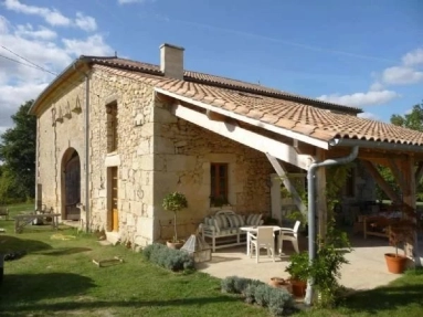 2 Bedroom(s) - 2 Bathroom(s) - 9,746m² land for sale in Gironde, Aquitaine, France - FrenchPropertyPortal.com Charming country character property with spectacular views for sale for 349,950€ in Gironde, Aquitaine