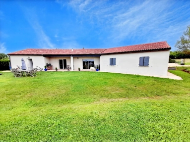 Peaceful modern country home with four bedrooms and 1.3 hectares for sale for 299,000&euro; in Dordogne, Aquitaine