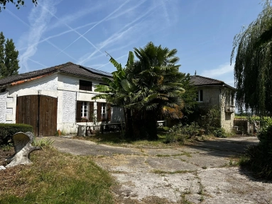 Deceptively Spacious Hamlet House with Apartment for sale for 246,100&euro; in Charente-Maritime, Poitou-Charentes
