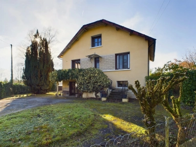 4 Bedroom(s) - 3 Bathroom(s) - 1,676m² land for sale in Haute-Vienne, Limousin, France - FrenchPropertyPortal.com Spacious village house in walking distance of lively village for sale for 170,640€ in Haute-Vienne, Limousin