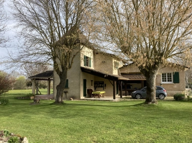 4 Bedroom(s) - 2 Bathroom(s) - 5,000m² land for sale in Dordogne, Aquitaine, France - FrenchPropertyPortal.com House in Chenaud for sale for 250,000€ in Dordogne, Aquitaine