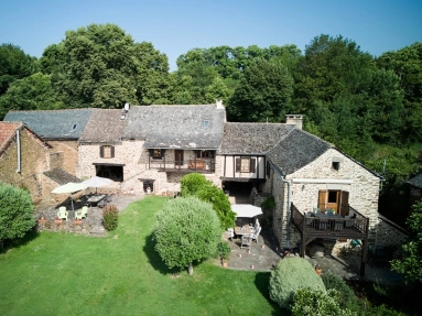 Stone property with large separate guest accommodation and pool for sale for 425,000&euro; in Tarn, Midi-Pyrénées