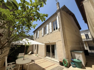 Charming Home in the bastide of Sainte-Foy-la-Grande - Steps from the Dordogne and amenities for sale for 270,000&euro; in Gironde, Aquitaine