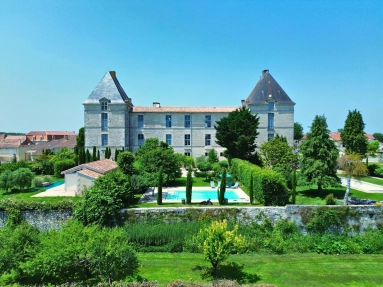 4 Bedroom(s) - 3 Bathroom(s) - 1,107m² land for sale in Dordogne, Aquitaine, France - FrenchPropertyPortal.com Prestigious Residence within a 17th-Century Château, Overlooking Vineyards and Rolling Hills for sale for 875,000€ in Dordogne, Aquitaine