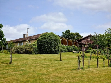 Elegant Country Estate with Guest House and Guest Annexe in Tranquil Setting for sale for 689,000&euro; in Lot-et-Garonne, Aquitaine