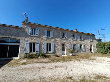 7 Bedroom(s) - 6 Bathroom(s) - 3,463m² land for sale in Charente-Maritime, Poitou-Charentes, France - FrenchPropertyPortal.com Lovely domaine divided into 4 houses, less than 1h from the sea for sale for 304,950€ in Charente-Maritime, Poitou-Charentes