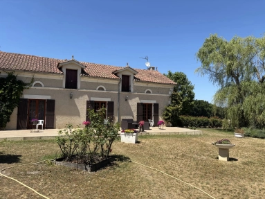 5 Bedroom(s) - 2 Bathroom(s) - 21,655m² land for sale in Dordogne, Aquitaine, France - FrenchPropertyPortal.com Superbly located family home with extensive views for sale for 235,400€ in Dordogne, Aquitaine