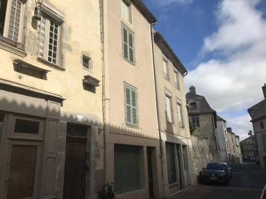 Townhouse in central Le Dorat for sale for 66,000&euro; in Haute-Vienne, Limousin