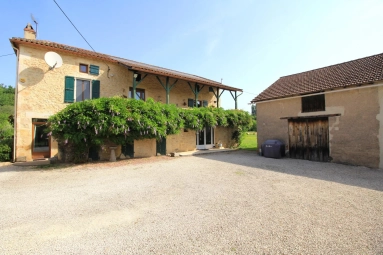 Lovely stone ensemble with swimming pool on the edge of the Lot river for sale for 449,650&euro; in Lot, Midi-Pyrénées