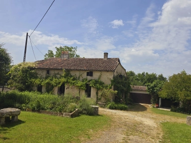 7 Bedroom(s) - 2 Bathroom(s) - 17,692m² land for sale in Lot-et-Garonne, Aquitaine, France - FrenchPropertyPortal.com 2 houses and outbuildings on 1.7 hectares near Eymet for sale for 418,700€ in Lot-et-Garonne, Aquitaine