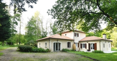 4 Bedroom(s) - 2 Bathroom(s) - 147,299m² land for sale in Dordogne, Aquitaine, France - FrenchPropertyPortal.com Four bedroom home with 14 hectares and a lake. for sale for 500,320€ in Dordogne, Aquitaine