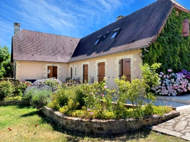 Contemporary perigordine family home in idyllic surroundings for sale for 381,600&euro; in Dordogne, Aquitaine