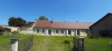 4 Bedroom(s) - 1 Bathroom(s) - 3,900m² land for sale in Dordogne, Aquitaine, France - FrenchPropertyPortal.com 4 Bed period Perigourdine house with outbuildings close to Bergerac for sale for 236,700€ in Dordogne, Aquitaine