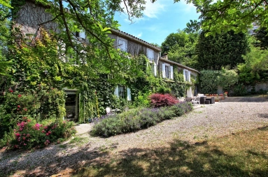 7 Bedroom(s) - 5 Bathroom(s) - 48,540m² land for sale in Aude, Languedoc-Roussillon, France - FrenchPropertyPortal.com A substantial property set in private grounds with idyllic views for sale for 775,000€ in Aude, Languedoc-Roussillon
