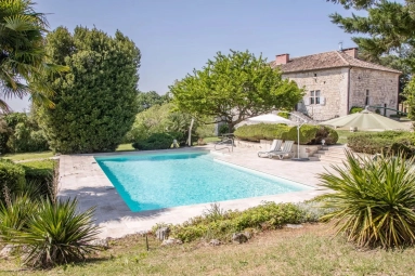 Prestigious manor house overlooking the valley for sale for 1,263,150&euro; in Lot-et-Garonne, Aquitaine