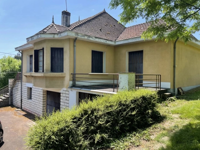 Large house within walking distance of all facilities and schools for sale for 162,000&euro; in Dordogne, Aquitaine