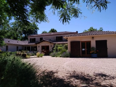 9 Bedroom(s) - 5 Bathroom(s) - 10,000m² land for sale in Dordogne, Aquitaine, France - FrenchPropertyPortal.com Magnificent luxury villa for sale for 774,819€ in Dordogne, Aquitaine