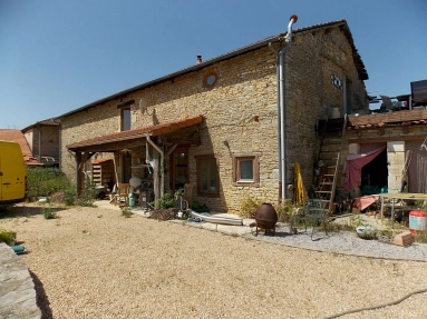 4 Bedroom(s) - 2 Bathroom(s) - 12,715m² land for sale in Charente, Poitou-Charentes, France - FrenchPropertyPortal.com 4 bedroom farmhouse with numerous outbuildings for sale for 215,000€ in Charente, Poitou-Charentes