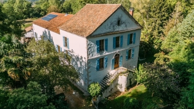 8 Bedroom(s) - 6 Bathroom(s) - 22,443m² land for sale in Lot-et-Garonne, Aquitaine, France - FrenchPropertyPortal.com 18th C 5 bed mill with separate cottage and park land for sale for 399,000€ in Lot-et-Garonne, Aquitaine