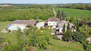 Charming Multi-Dwelling Estate with Swimming Pool and Income Potential in Southwest France for sale for 695,000&euro; in Lot-et-Garonne, Aquitaine