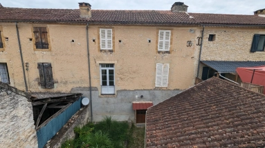 Townhouse ideal for renovation on the edge of popular town for sale for 76,000€ in Lot, Midi-Pyrénées