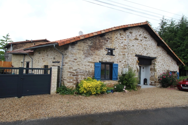 3 Bedroom(s) - 2 Bathroom(s) - 720m² land for sale in Charente, Poitou-Charentes, France - FrenchPropertyPortal.com Three bedroom stone house with large barn for sale for 220,000€ in Charente, Poitou-Charentes