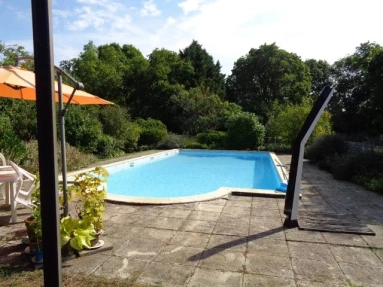 Lovely 3 bed house with in-ground pool, 2 guest houses and potential to create a third for sale for 371,000&euro; in Charente, Poitou-Charentes