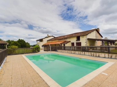 Large 9 bed/5 bath house with business opportunities for sale for 450,000&euro; in Dordogne, Aquitaine