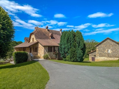 A rural gem - Farmhouse, apartment, barns and 1.6 hectares. for sale for 349,800&euro; in Lot, Midi-Pyrénées