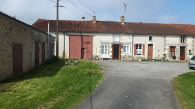 Hamlet of 3 houses and barns, with 5 hectares of land for sale for 267,500&euro; in Haute-Vienne, Limousin
