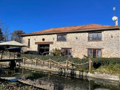 Impressive perigordine renovation with outbuildings and land for sale for 403,860&euro; in Haute-Vienne, Limousin