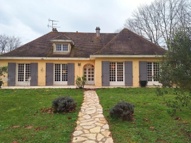 Beautiful house between Eymet and Duras with 4 hectares of land for sale for 392,200&euro; in Lot-et-Garonne, Aquitaine
