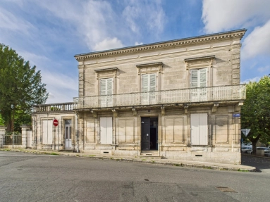 8 Bedroom(s) - 2 Bathroom(s) - 581m² land for sale in Dordogne, Aquitaine, France - FrenchPropertyPortal.com Substantial Stone Townhouse with Walled Garden and Double Garage – Prime Location in Ribérac for sale for 265,000€ in Dordogne, Aquitaine