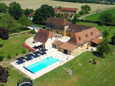 11 Bedroom(s) - 11 Bathroom(s) - 22,264m² land for sale in Dordogne, Aquitaine, France - FrenchPropertyPortal.com Manor with two guesthouses, 2.5 hectares of land, and breathtaking views for sale for 1,170,000€ in Dordogne, Aquitaine