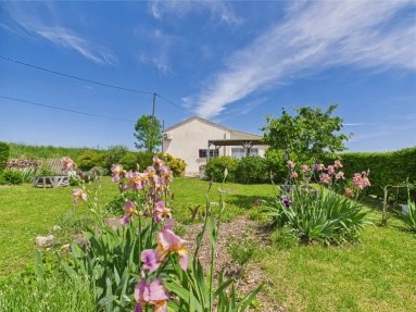 Lovely single-storey house with large garden close to a beautiful  bastide for sale for 158,050&euro; in Lot-et-Garonne, Aquitaine