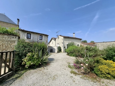 7 Bedroom(s) - 2 Bathroom(s) - 2,122m² land for sale in Charente-Maritime, Poitou-Charentes, France - FrenchPropertyPortal.com A Modernised Charentais Farmhouse with plenty of Outdoor Space for sale for 272,850€ in Charente-Maritime, Poitou-Charentes