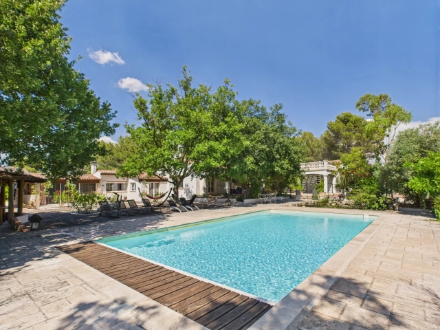 Exceptional property of approximately 400 m² on 3,400 m² of land in Éguilles for sale for 1,950,000&euro; in Bouches-du-Rhône, Provence-Alpes-Côte-d'Azur