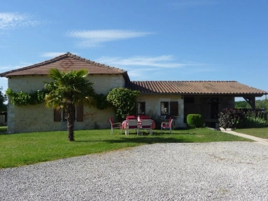 7 Bedroom(s) - 4 Bathroom(s) - 4,485m² land for sale in Dordogne, Aquitaine, France - FrenchPropertyPortal.com 4 bedroomed 15th century principal property with guest house near to Petit Bersac for sale for 494,999€ in Dordogne, Aquitaine