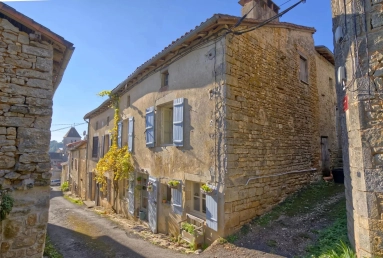Charming cottage in the heart of Nanteuil-en-Vallée for sale for 149,950&euro; in Charente, Poitou-Charentes