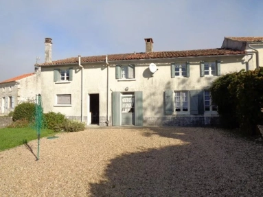Quaint 3 bedroom village house with a sunny courtyard garden and parking for sale for 130,800&euro; in Charente, Poitou-Charentes