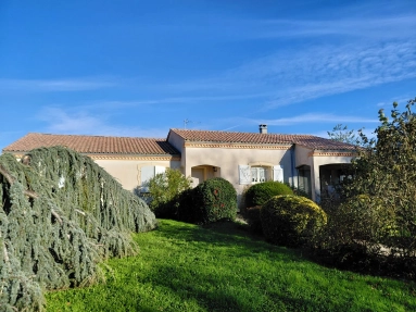 Modern 5-6 bedroomed house with 2 acres of land and large outbuilding for sale for 400,000&euro; in Tarn, Midi-Pyrénées