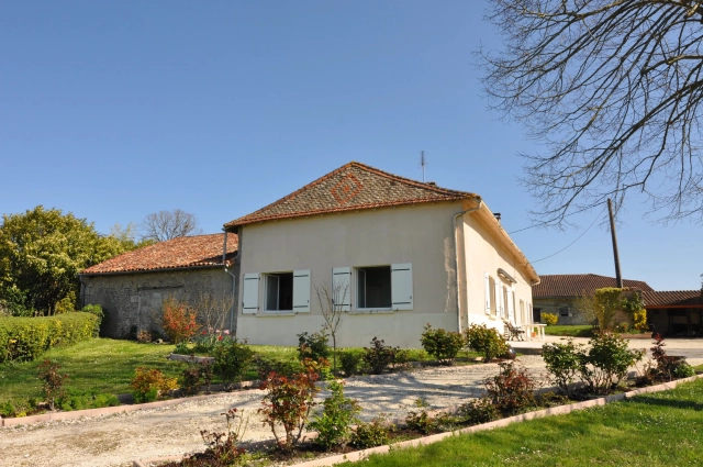 3 Bedroom(s) - 1 Bathroom(s) - 7,829m² land for sale in Charente, Poitou-Charentes, France - FrenchPropertyPortal.com 3-bedroom house of 120m² with barn and 7830m² garden for sale for 215,000€ in Charente, Poitou-Charentes