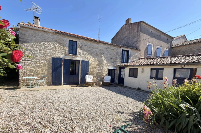 Charming Stone Village Property with Garden and above ground Pool for sale for 129,000&euro; in Charente, Poitou-Charentes