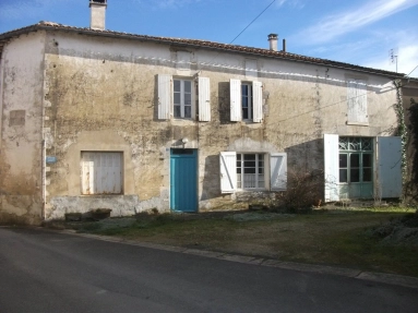 Large village house with 5 bedrooms and huge potential for sale for 105,000€ in Charente-Maritime, Poitou-Charentes